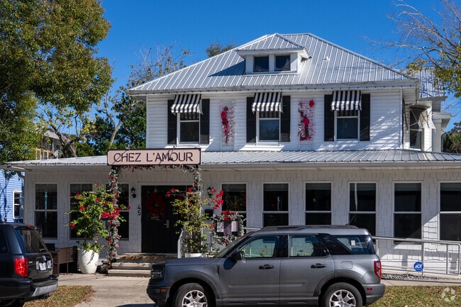 Chez L'Amour is one of the most popular restaurants in St Augustine North City.