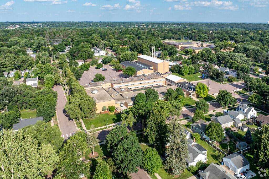 St. Mary Elementary is easily accessible in the Sioux Falls community.