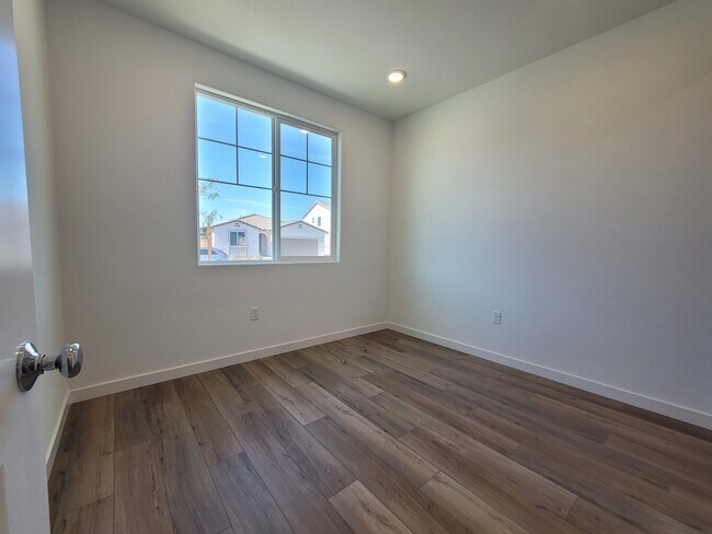 722 Rosazzo Ln, Manteca, CA 95337 - photo 6