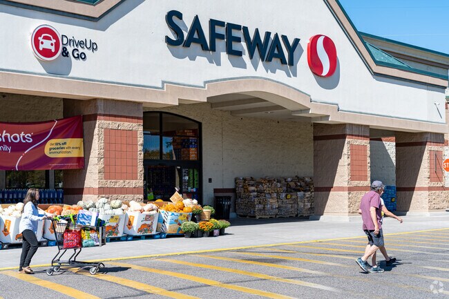 Safeway is where most Redlands locals shop for groceries.