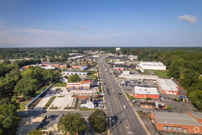 A major thoroughfare connects Lamrocton to Downtown Greensboro.