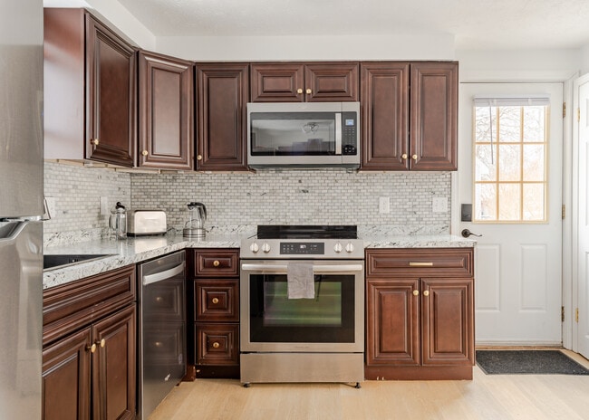 49 Berkshire Rd, Portland, ME 04103 - photo 5