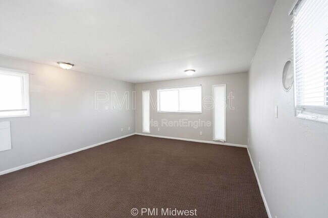 7046 Us-36 unit 16, Avon, IN 46123 - photo 4