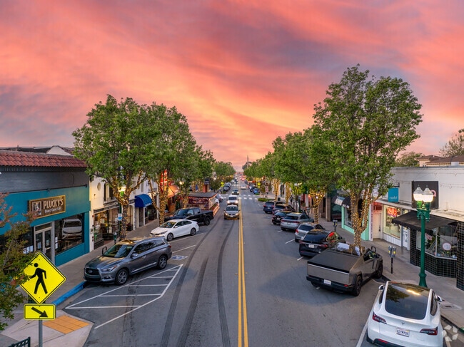 Bustling Broadway Burlingame street in the heart of Burlingame Gardens.