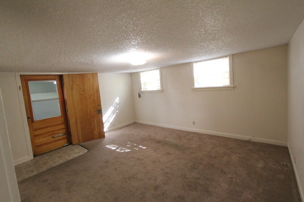 1044 N 25th St unit 1044.5 N 25th St, Billings, MT 59101 - photo 1