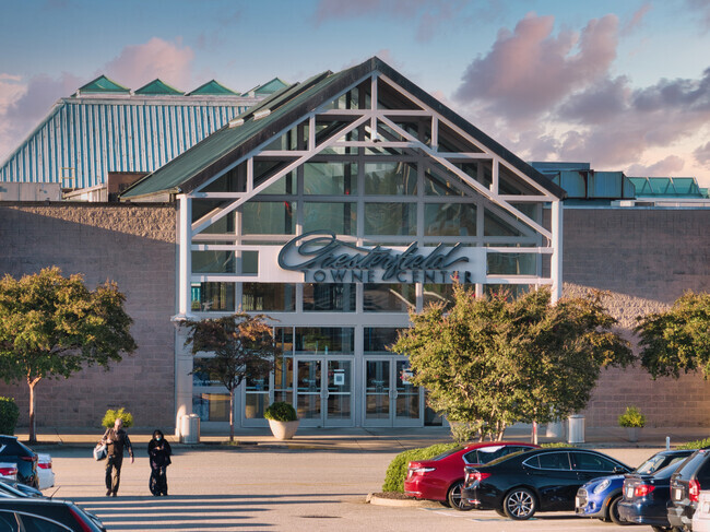 The sprawling Chesterfield Towne Center is just minutes away from Hioaks.