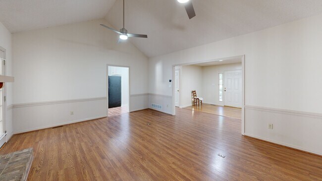 725 Nix Dr, Gainesville, GA 30501 - photo 2