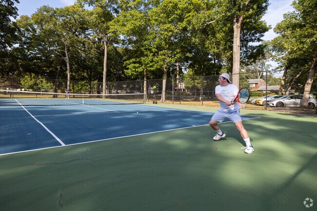 Wohseepee Park has well maintained Tennis Courts in the Brightwaters neighborhood.
