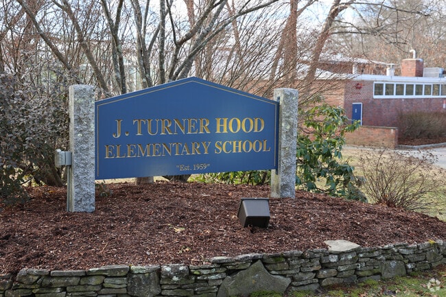 J Turner Hood is located in North Reading, MA.