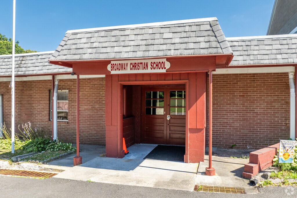 The entrance to Broadway Christian School.