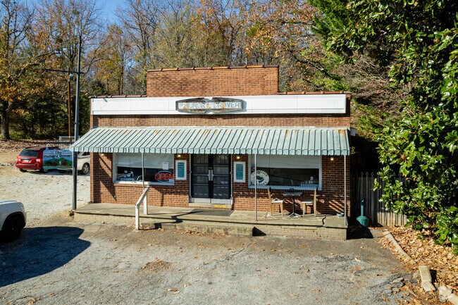 Hungry Dover is a popular lunch destination in Tigerville.