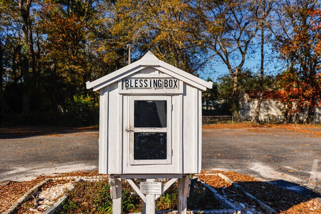 Londonderry Christian Montessori is a Christian based school.