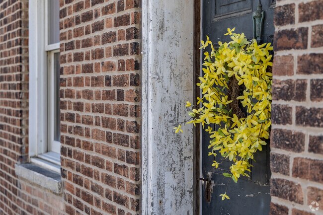 Historical houses with farmhouse decor welcome visitors to Hopewell Township.