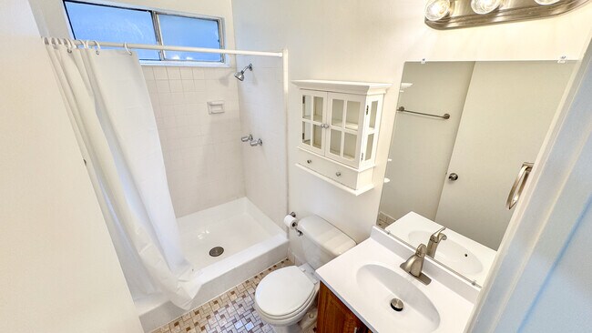 03376DE, Los Angeles, CA 90026 - photo 4