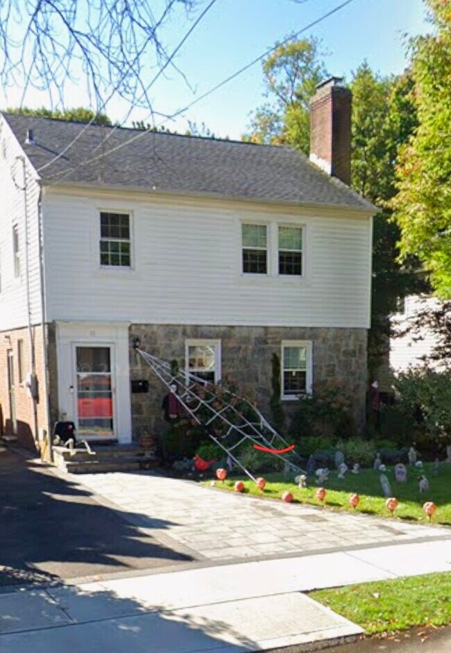 11 Lawrence Ave, Malverne, NY 11565 - photo 2