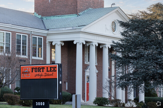 Fort Lee High School, Rankings & Reviews - Homes.com