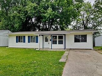 890 Edgewood Dr, Mooresville, IN 46158