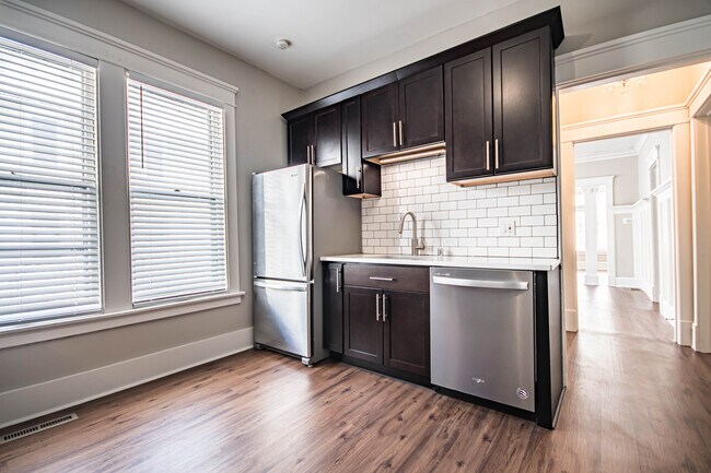 1028 E Pearson St unit 1030, Milwaukee, WI 53202 - photo 7