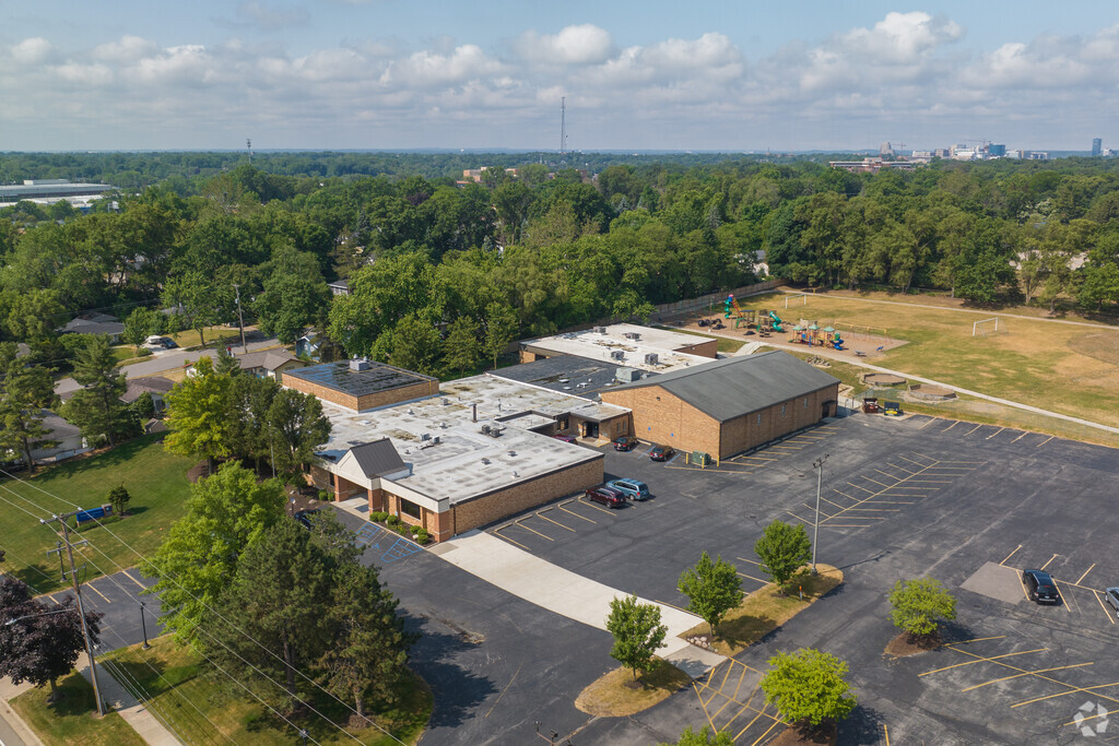Aerial context of Plymouth Christian school on Plymouth Ave in Grand Rapids, MI.