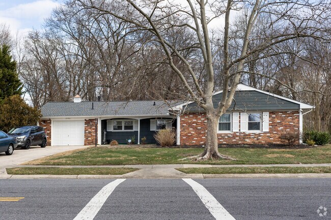 Many Ranch homes in Chapel Forge benefit from cross gable roofs.