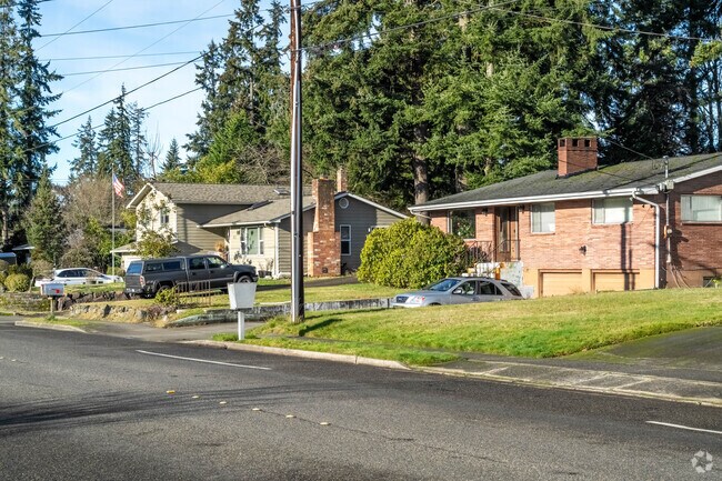 Come enjoy life in the quiet streets in Maple Leaf.