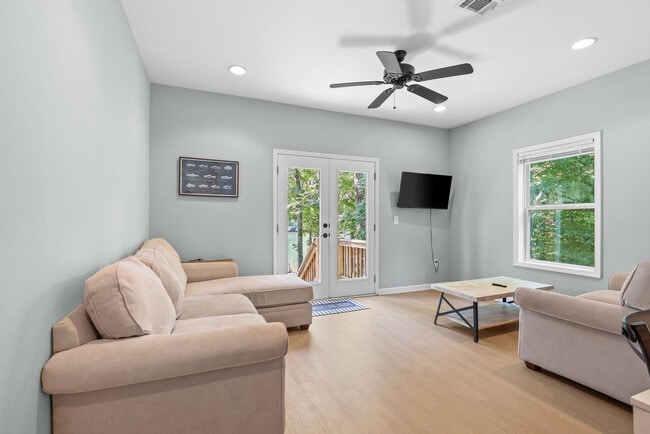 204 Lake Breeze Ln unit ID1302827P, Westminster, SC 29693 - photo 4