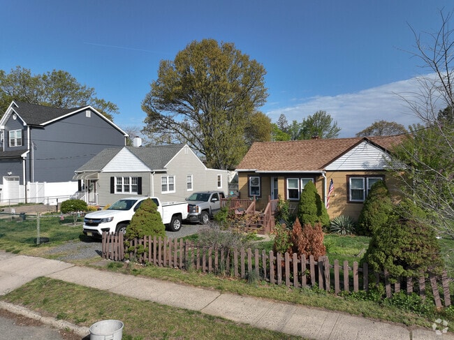 Ranch-style houses are a common and modest choice for homebuyers in Cliffwood.