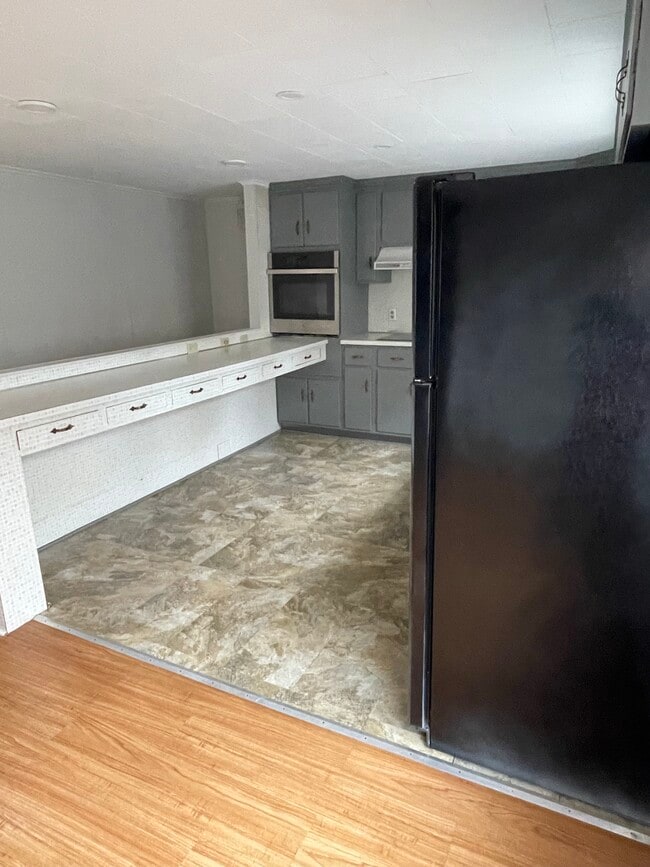 53 Dartmouth St unit 53 Dartmouth Street, Laconia, NH 03246 - photo 4