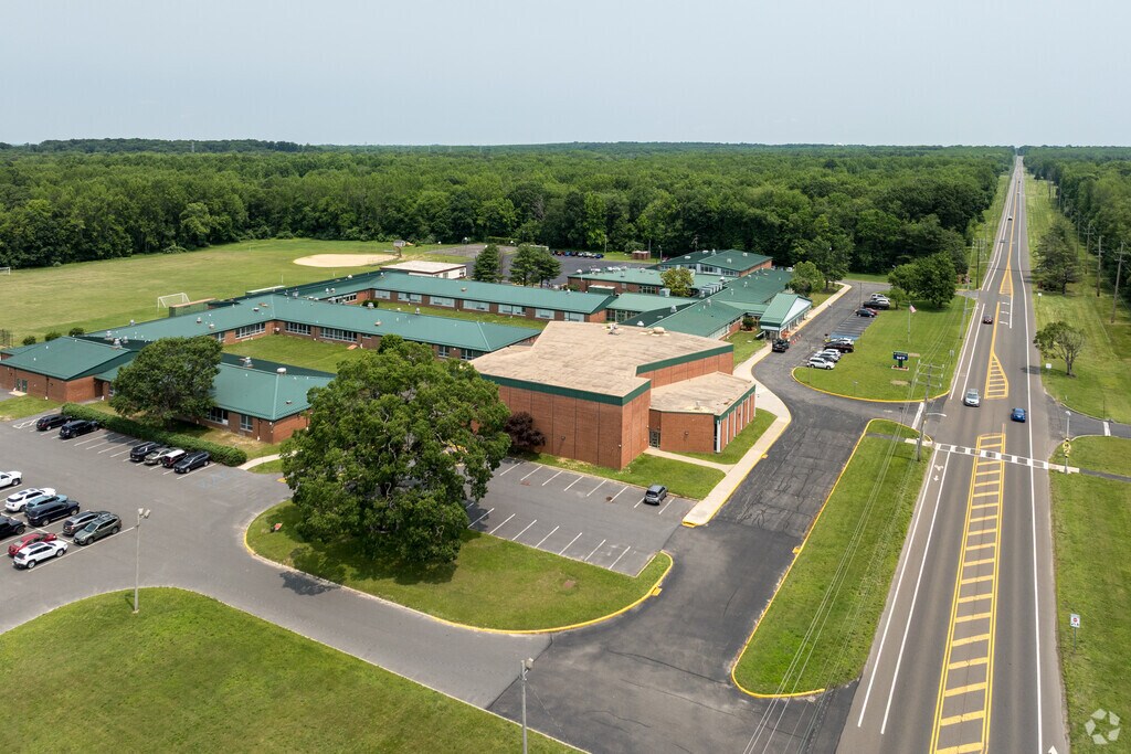 According to state test scores, 16% of Helen A. Fort Middle School students are at least proficient in math and 33% in reading.