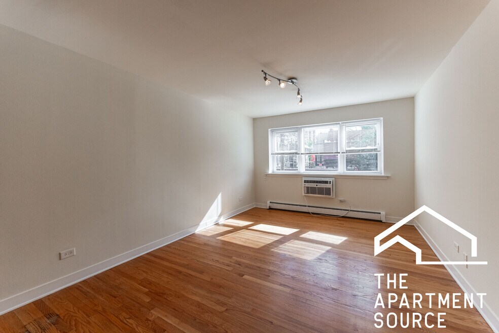 628 W Wrightwood Ave unit 215, Chicago, IL 60614 - photo 1