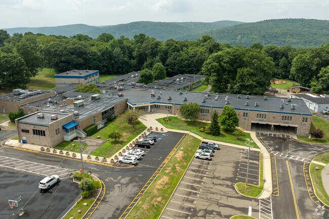 Mahwah's Joyce Kilmer Elementary School is a highly rated public school for grades 4 and 5.