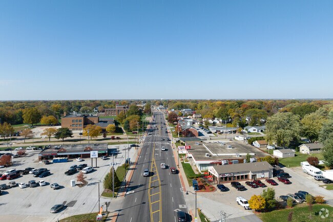 The Avenue of the Cities is lined with shopping and dining establishments.