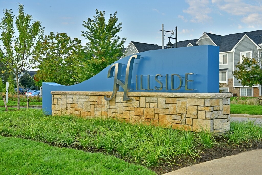 Hillside Apartments 31071 Lakeview Blvd, Wixom, MI