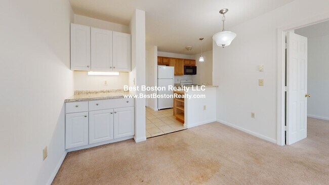 216 Revere Beach Pkwy unit 4A, Chelsea, MA 02150 - photo 2