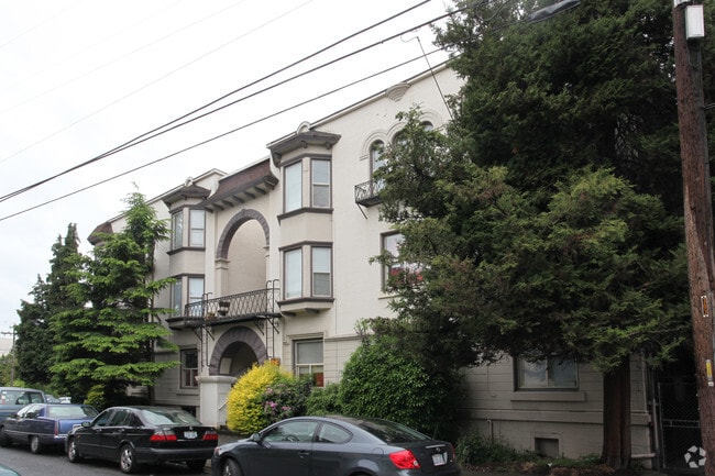 Roycroft Apartments, Seattle, WA 98102 - photo 2