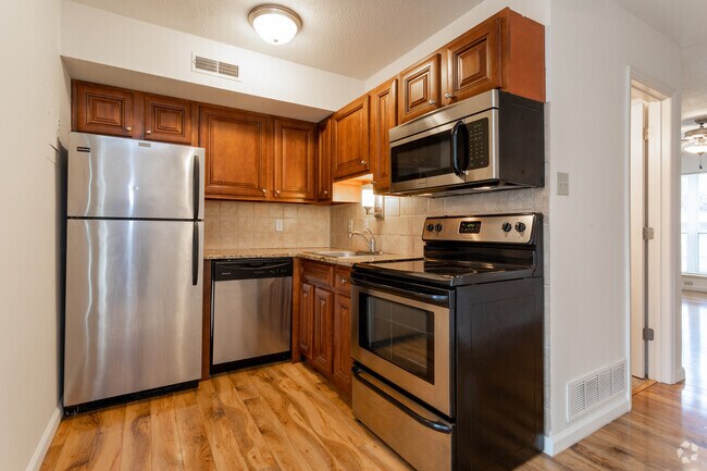 2BR, 1.5BA - 1,020 SF Townhome