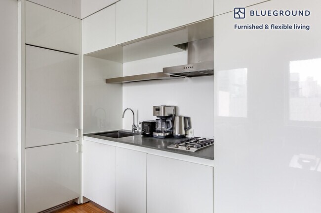 Cassa Residences unit FL30-ID1425, New York, NY 10036 - photo 6