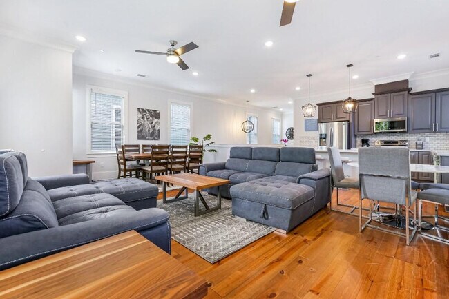 1233 St Charles Ave unit ID1269976P, New Orleans, LA 70130 - photo 2