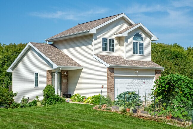 Two-story townhouses with attached garages can also be found in Carpenter-Ridgeway.