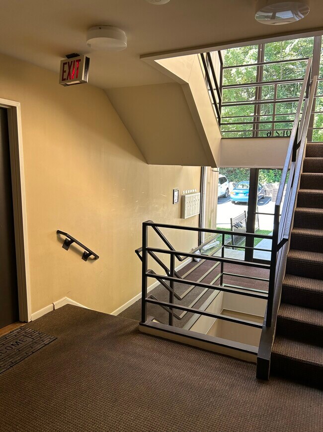 175 Mill Pond Rd unit 214, Hamden, CT 06514 - photo 5