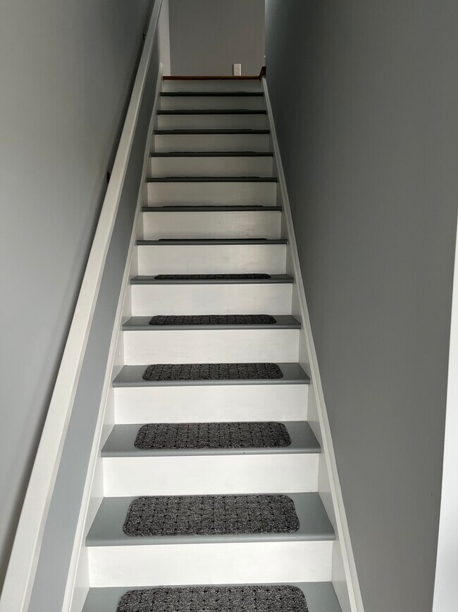 41 Henry St unit 41 Henry 2nd fl, Haledon, NJ 07508 - photo 6