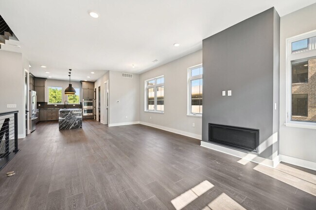 516 Riverfront Ln, Columbus, OH 43201 - photo 7