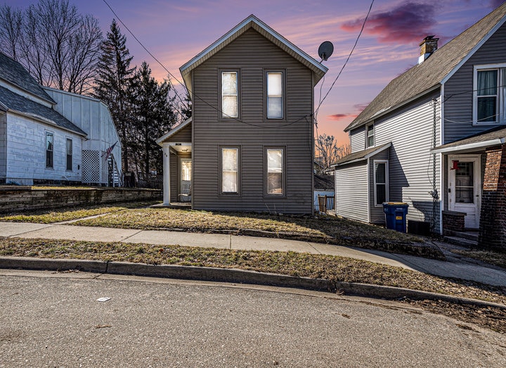 36 Grove St NE, Grand Rapids, MI 49505 - photo 1