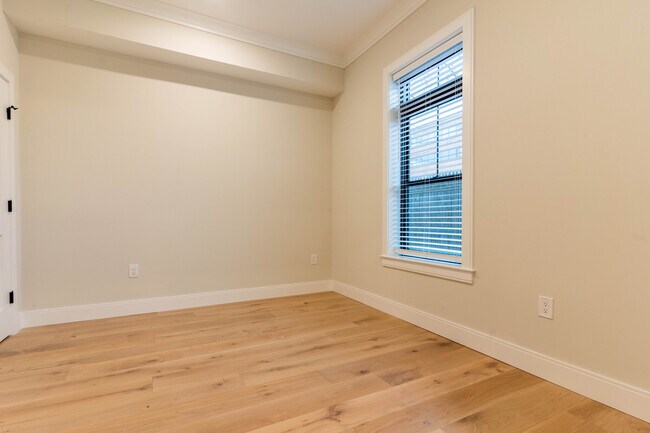 163 Everett St unit 303, Boston, MA 02134 - photo 6