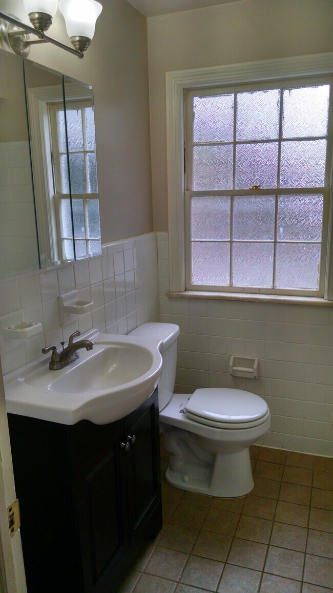18725 Chagrin Blvd unit UP, Shaker Heights, OH 44122 - photo 3
