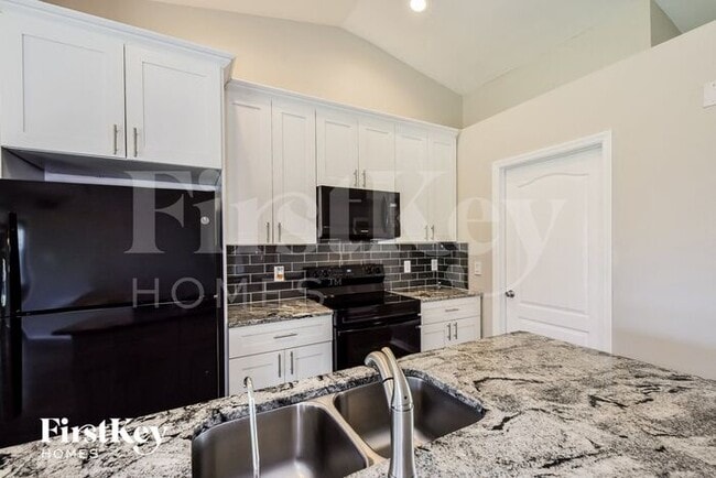 2744 NE 5th Ave, Cape Coral, FL 33909 - photo 6