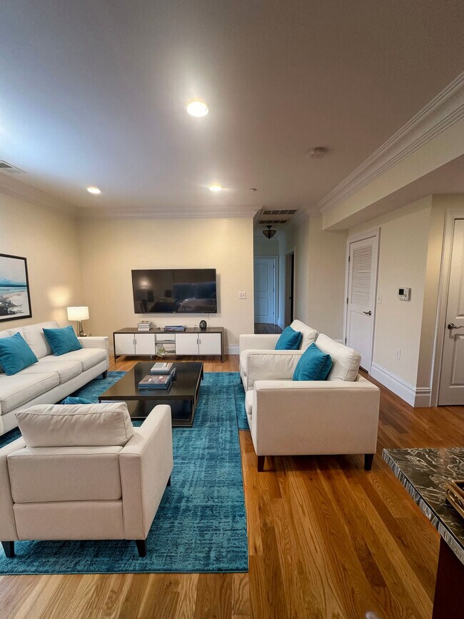 77 46th St, Weehawken, NJ 07086