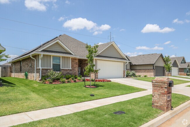 Find brand new construction and lots to build custom homes in Harvest Hills West.