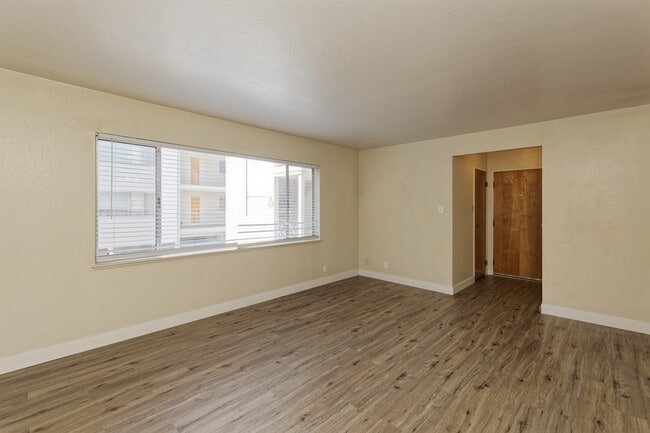 Lakeshore Gardens, Oakland, CA 94606 - photo 6