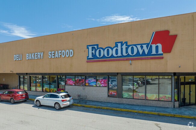 Foodtown supermarket serves Spencer Lakes with fresh groceries.